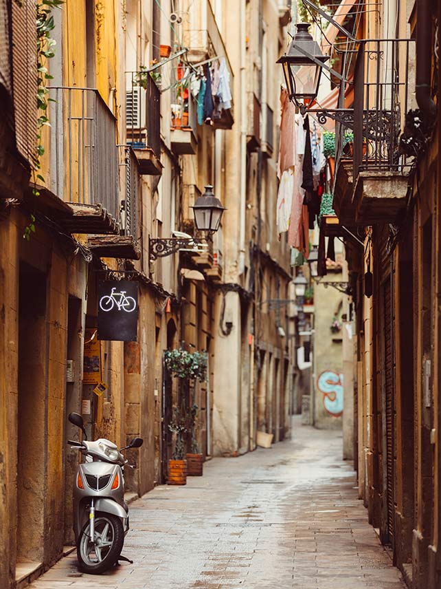 The narrow winding street in Barrio Gotico (Gothic Quarter). © Alexander Spatari.