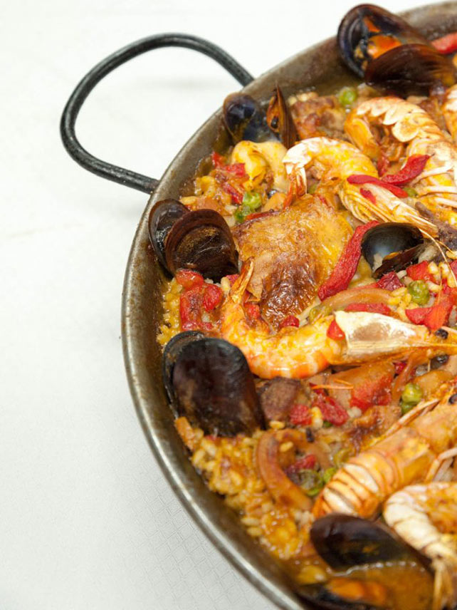 Special seafood, meat and fish paella from Can Culleretes, La Rambla. © Can Culleretes.