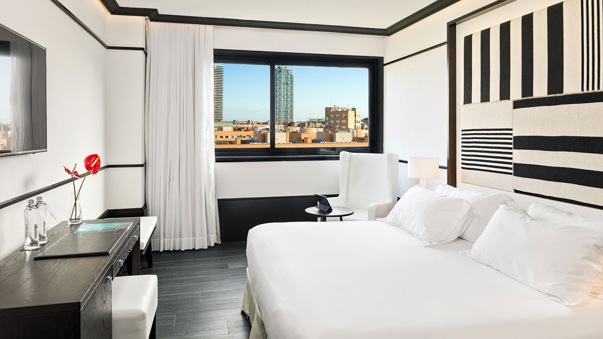 Deluxe Double Room at the H10 Marina Barcelona. © H10 Hotels.