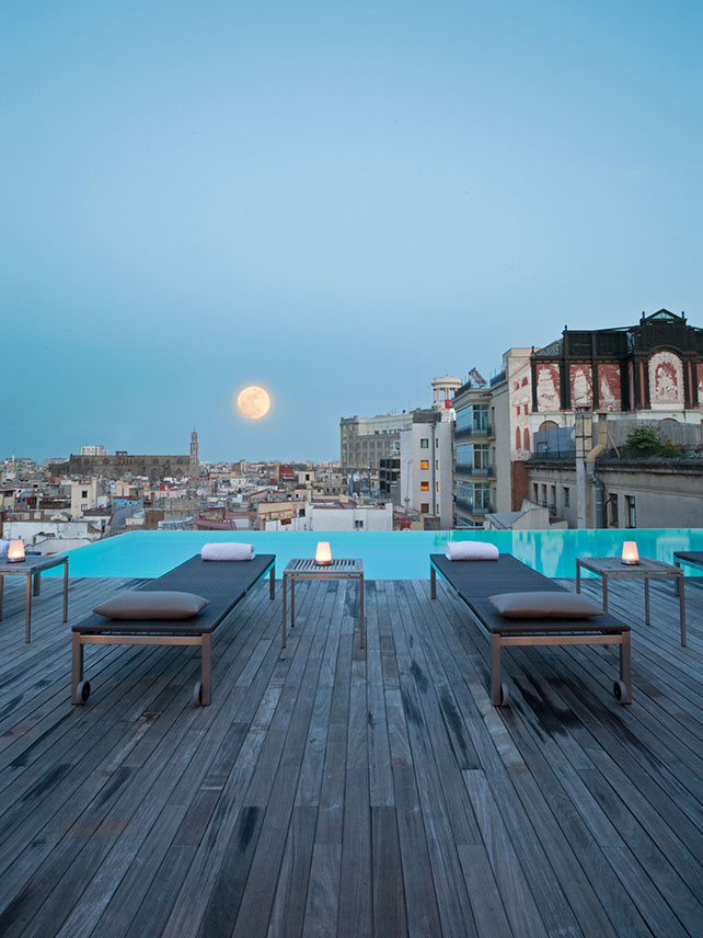 The heated pool with panoramic views over the city, Grand Hotel Central. © Grand Hotel Central.
