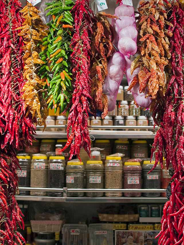 The colourful Boqueria Market. © Jacques LOIC.