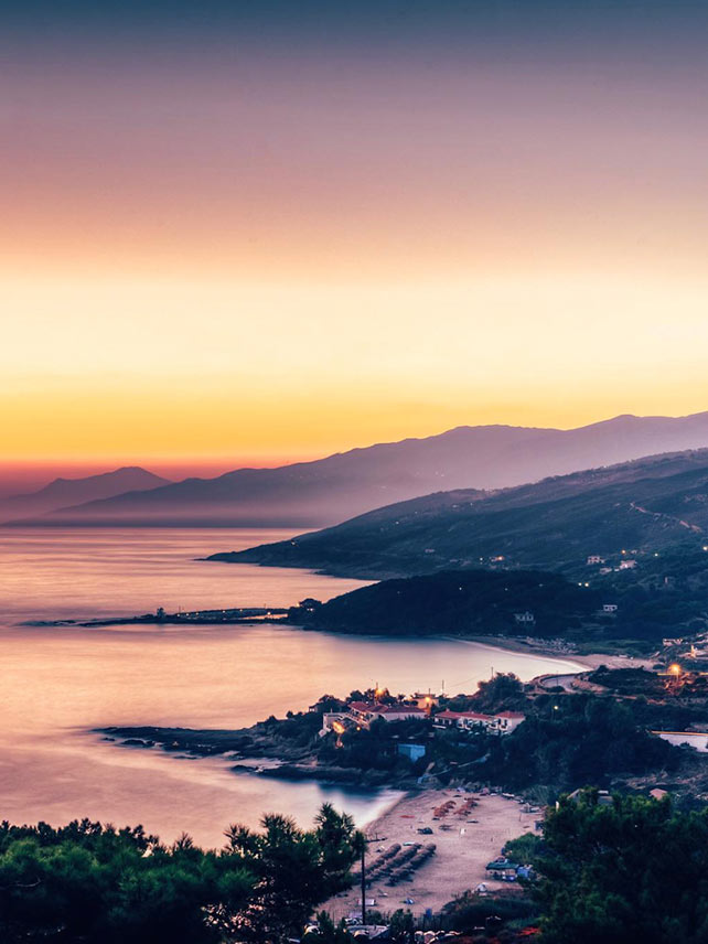 The sun sets on Ikaria’s coastline © @meletispix/Instagram