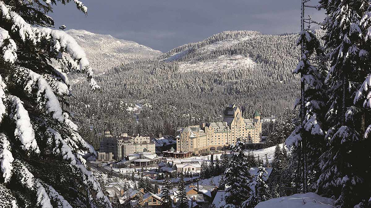 Exterior of Fairmont Chateau Whistler. © AccorHotels.