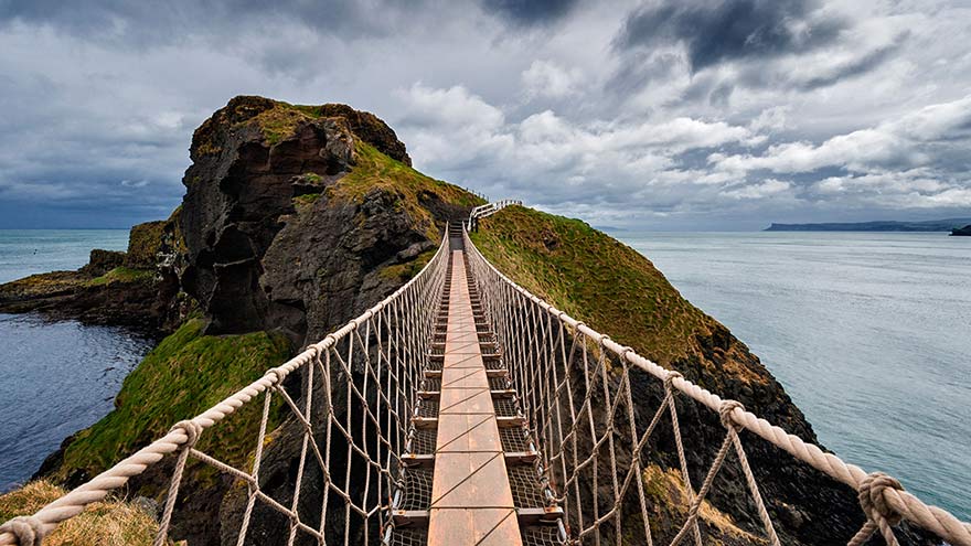 Carrick-a-Rede rope bridge. Photo credit: Clearview / Alamy Stock Photo.