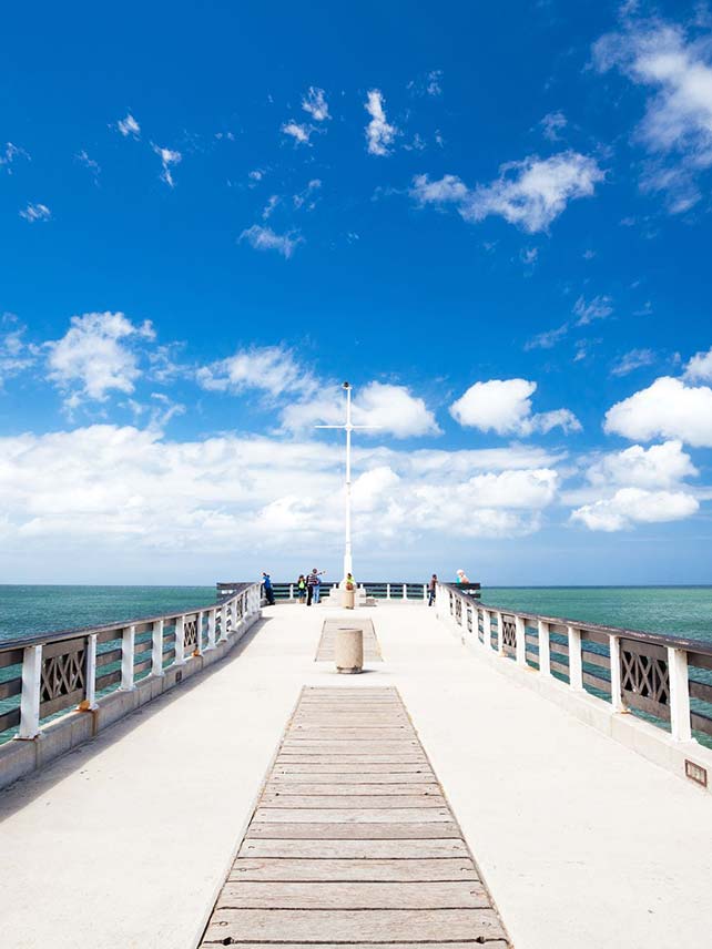 Shark Rock Pier off Port Elizabeth’s boardwalk on Hobie Beach is a favourite meeting – and people-watching spot – for locals. © Hongqi Zhang/123rf