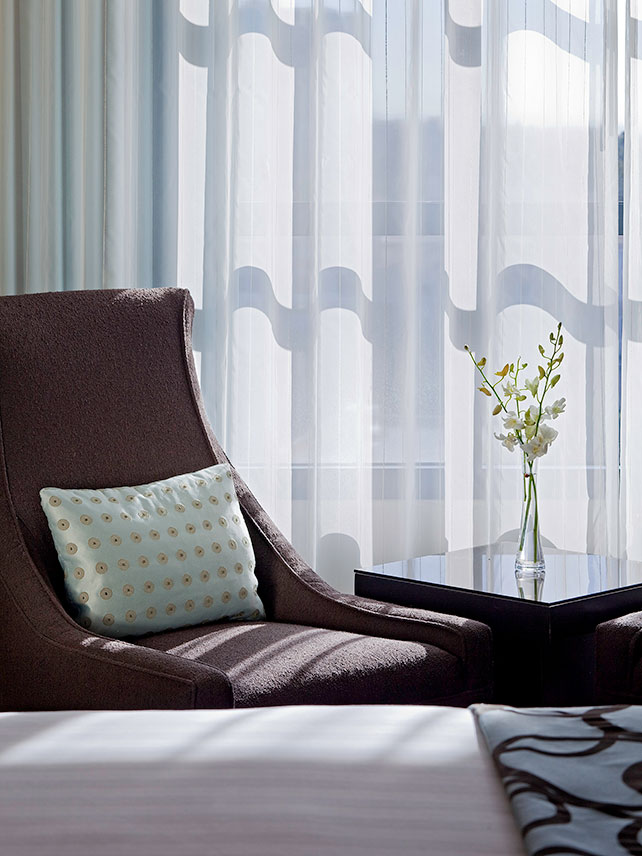 Rest your head in the pristinely furnished rooms of the Hyatt Regency La Jolla.