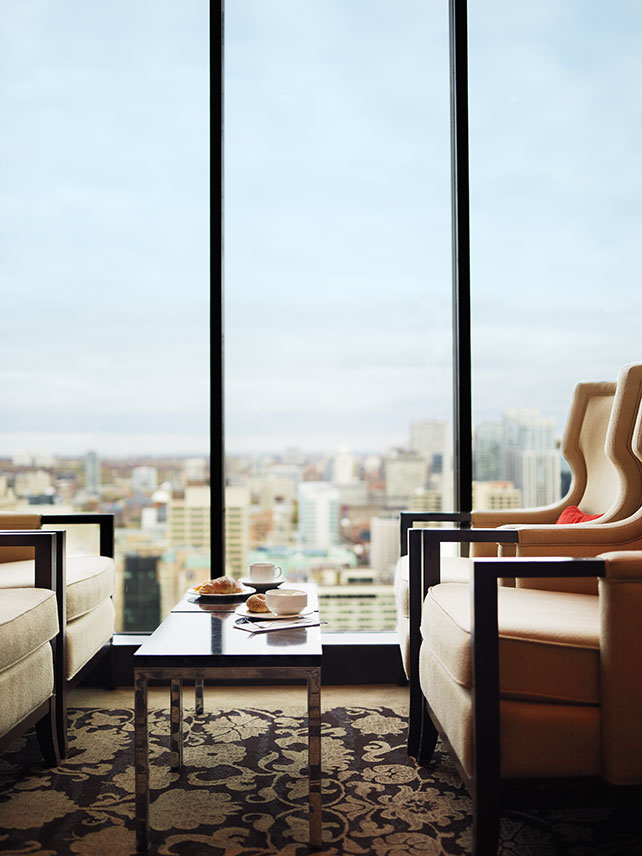 Sheraton Centre Toronto Hotel Club Lounge ©Marriott International, Inc.