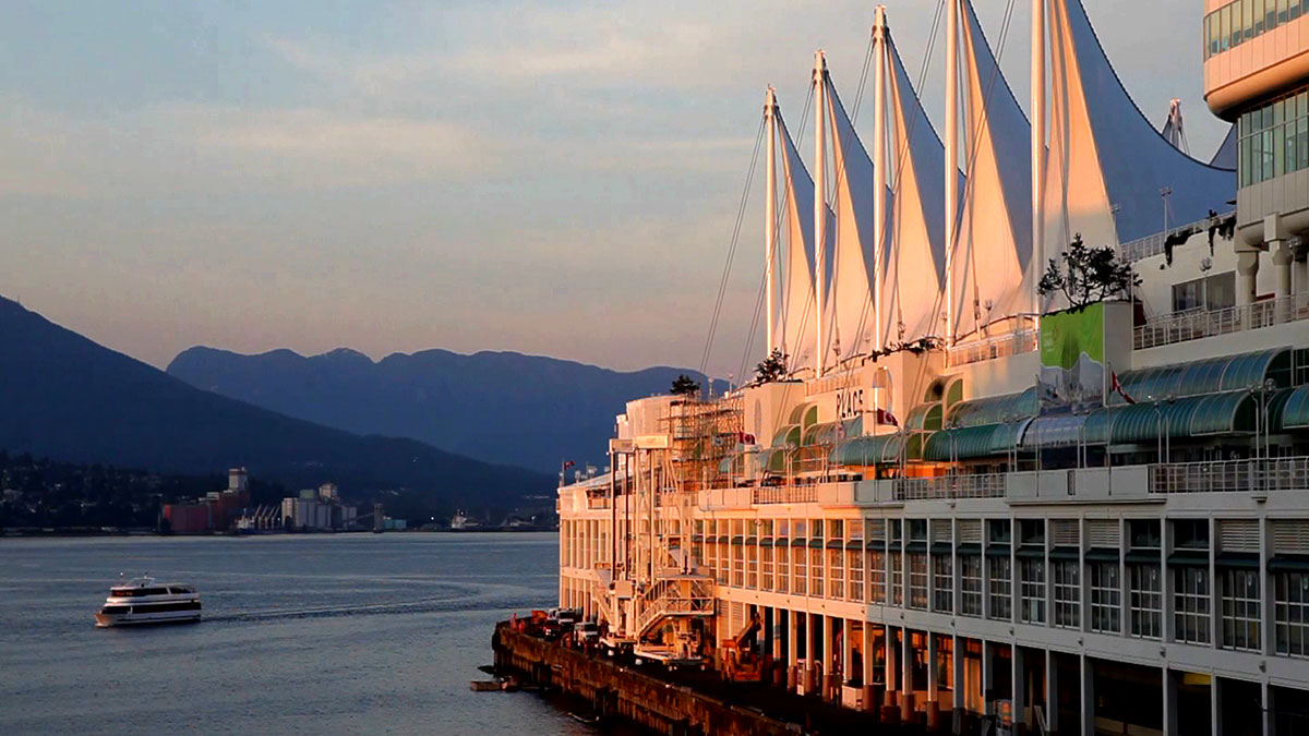 Pan Pacific Vancouver at dusk. ©Pan Pacific Hotels and Resorts.