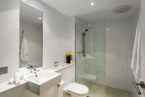 Accommodation - Oaks Nelson Bay Lure Suites - Nelson Bay