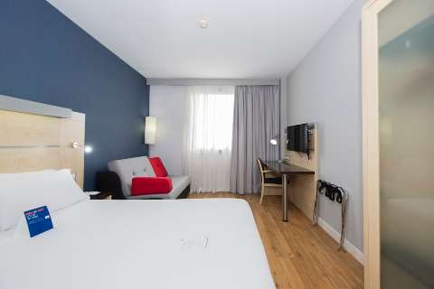 Accommodation - Holiday Inn Express BARCELONA - BAIRRO 22@ - Guest room - Barcelona