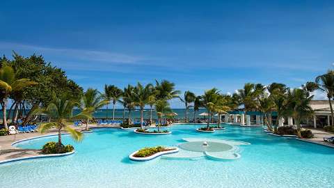 Alojamiento - Coconut Bay Beach Resort and Spa - Vista al Piscina - St Lucia